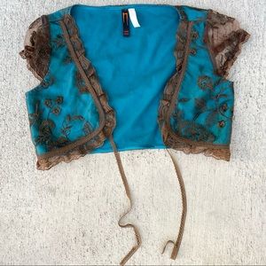 nelli U.S.A. floral lace shoulder tie top